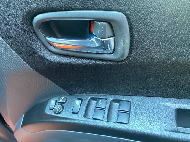 ソリオ ブラック＆ホワイト　社外ナビゲーション　地デジＴＶ　両側電動スライドドア　ＥＴＣ　ＨＩＤヘッドライト　スマートキー　シートヒーター　純正アルミホイール　純正エアロ　専用シート　ＡＢＳ　エアバック　整備保証付（19枚目）