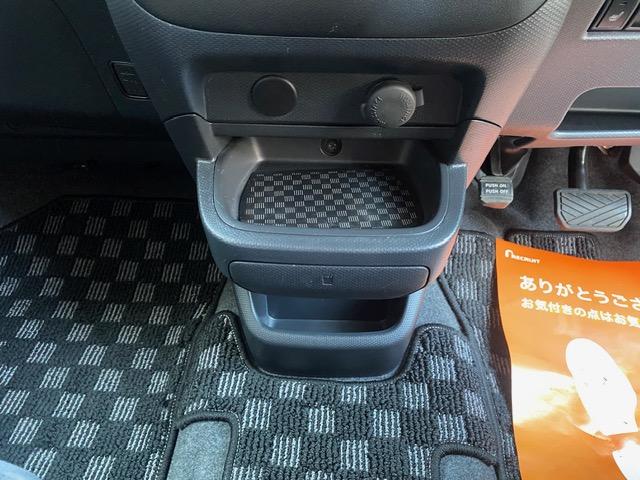 ソリオ ブラック＆ホワイト　社外ナビゲーション　地デジＴＶ　両側電動スライドドア　ＥＴＣ　ＨＩＤヘッドライト　スマートキー　シートヒーター　純正アルミホイール　純正エアロ　専用シート　ＡＢＳ　エアバック　整備保証付（27枚目）