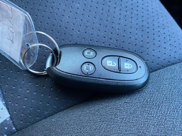 ソリオ ブラック＆ホワイト　社外ナビゲーション　地デジＴＶ　両側電動スライドドア　ＥＴＣ　ＨＩＤヘッドライト　スマートキー　シートヒーター　純正アルミホイール　純正エアロ　専用シート　ＡＢＳ　エアバック　整備保証付（28枚目）