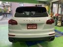 ベースグレード　ティプトロニックＳ　スポーツクロノパッケージ　４ＷＤ　ナビゲーション＆ＴＶ　ベージュレザー電動シート　ＥＴＣ　ドライブレコーダー　ＨＩＤヘッドライト　純正１８インチアルミ　電動リヤゲート　整備保証付（10枚目）