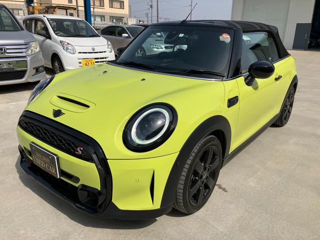 ＭＩＮＩ クーパーＳ　コンバーチブル　ミニ・ユアーズ・トリム　ユアーズ・ソフトトップ　黒革シート　バックモニター　ＡｐｐｌｅＣａｒｐｌａｙ　Ｂｌｕｅｔｏｏｔｈ　ＵＳＢ　ワイヤレス充電　シートヒーター　ドラレコ　ＥＴＣ　スマートキー（6枚目）