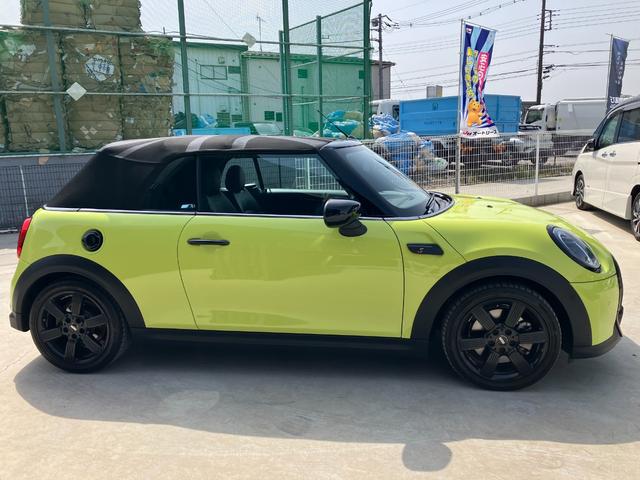 ＭＩＮＩ クーパーＳ　コンバーチブル　ミニ・ユアーズ・トリム　ユアーズ・ソフトトップ　黒革シート　バックモニター　ＡｐｐｌｅＣａｒｐｌａｙ　Ｂｌｕｅｔｏｏｔｈ　ＵＳＢ　ワイヤレス充電　シートヒーター　ドラレコ　ＥＴＣ　スマートキー（10枚目）