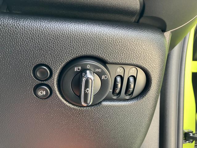 ＭＩＮＩ クーパーＳ　コンバーチブル　ミニ・ユアーズ・トリム　ユアーズ・ソフトトップ　黒革シート　バックモニター　ＡｐｐｌｅＣａｒｐｌａｙ　Ｂｌｕｅｔｏｏｔｈ　ＵＳＢ　ワイヤレス充電　シートヒーター　ドラレコ　ＥＴＣ　スマートキー（30枚目）