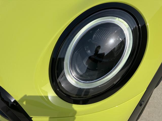 ＭＩＮＩ クーパーＳ　コンバーチブル　ミニ・ユアーズ・トリム　ユアーズ・ソフトトップ　黒革シート　バックモニター　ＡｐｐｌｅＣａｒｐｌａｙ　Ｂｌｕｅｔｏｏｔｈ　ＵＳＢ　ワイヤレス充電　シートヒーター　ドラレコ　ＥＴＣ　スマートキー（31枚目）