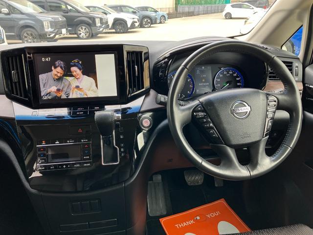エルグランド ２５０ハイウェイスターＳ　純正ナビ　フルセグＴＶ　バックモニター　全周囲カメラ　後席フリップダウンモニター　両側パワースライド　Ｂｌｕｅｔｏｏｔｈ　ＵＳＢ　ＥＴＣ　ドラレコ　ウィンカーミラー　フォグ　スマートキー（12枚目）