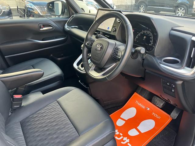 ノア Ｓ－Ｚ　純正ナビ　フルセグＴＶ　バックモニター　後席フリップダウンモニター　両側パワースライド　リアパワーゲート　シートヒーター　Ｂｌｕｅｔｏｏｔｈ　ＵＳＢ　ＨＤＭＩ　ＥＴＣ　ＣＤ　ＤＶＤ再生　フォグ（3枚目）