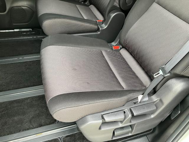 セレナ ｅ－パワー　ハイウェイスターＶ　純正ナビ　フルセグＴＶ　バックモニター　全周囲カメラ　デジタルインナーミラー　プロパイロット　両側パワースライド　Ｂｌｕｅｔｏｏｔｈ　ＵＳＢ　ＥＴＣ　ウィンカーミラー　フォグ　ＣＤ　ＤＶＤ再生（16枚目）