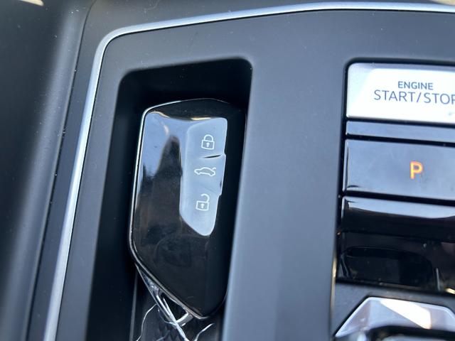 ゴルフヴァリアント ＴＤＩ　アクティブアドバンス　プラチナムエディション　ワンオーナー　バックカメラ　ナビ　クリアランスソナー　オートクルーズコントロール　衝突被害軽減システム　アルミホイール　ＬＥＤヘッドランプ　スマートキー　シートヒーター　ＡＴ　盗難防止システム（3枚目）
