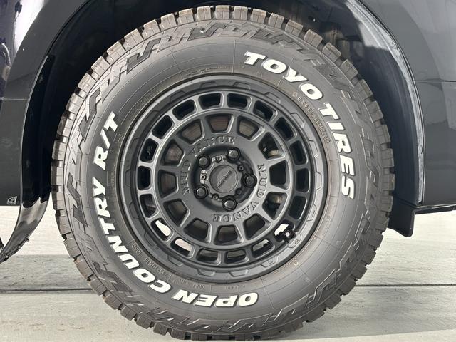 デリカD:5 P JAOS フロントグリル マッドフラップ GOQBUTO-RIII テクスチャブラック ブラックアウトガーニッシュ Weds MUD VANCE 16inch OPEN COUNTRY R/T(10枚目)