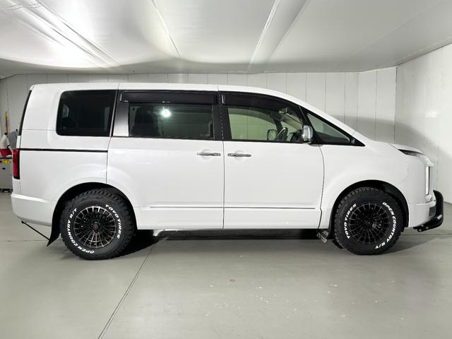 デリカD:5 P GOQBUTO-RIIIメタルグレー JAOS フロントグリル マッドフラップ エムクライム ノマド16inch ブラックアウトガーニッシュ OPEN COUNTRY R/T(4枚目)