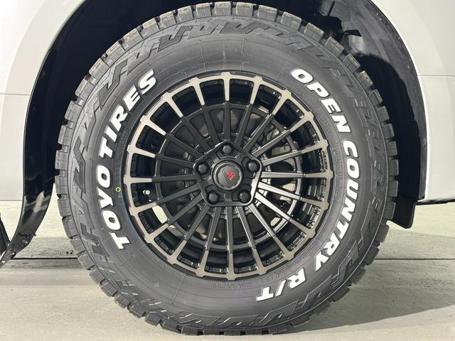 デリカD:5 P GOQBUTO-RIIIメタルグレー JAOS フロントグリル マッドフラップ エムクライム ノマド16inch ブラックアウトガーニッシュ OPEN COUNTRY R/T(10枚目)