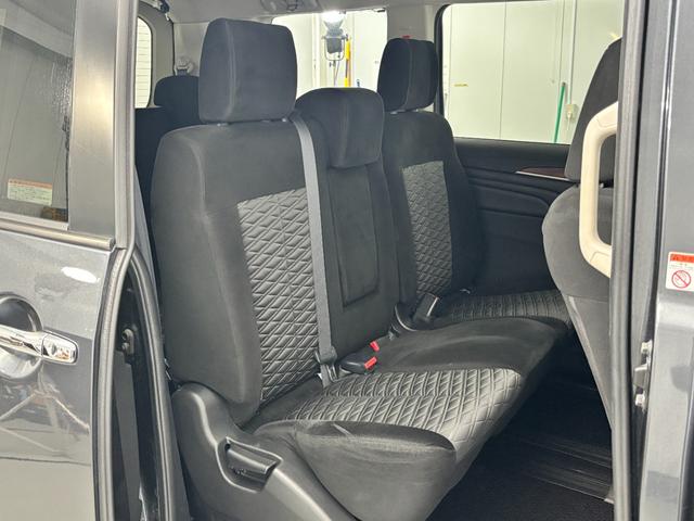 パワステは以前の油圧式から三菱初となるデュアルピニオン電動式となり軽く設定されるがリニアなフィーリングを感じさせドライビングも楽しい◎