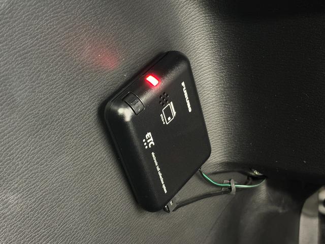 インテリアの要所要所にカーボン調パネルを加えることで三菱らしいスポーティ感も忘れない◎