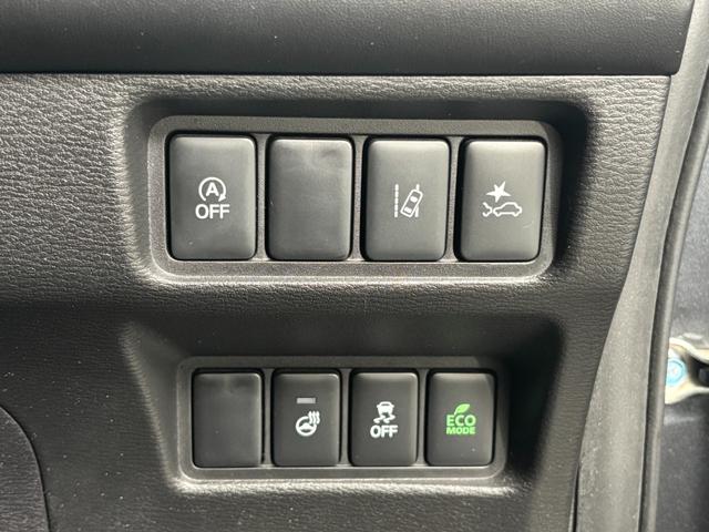 排ガス浄化システムも従来のＮＯｘ触媒からアドブルーを使用する尿素ＳＣＲへ変更となり排ガス浄化性能の向上や燃費向上に寄与している◎