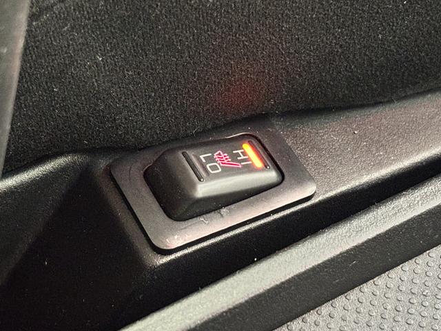 シャシーやサスペンションの改良が施されその恩恵はどのシートに座っていても体感できる◎一定速の高速クルージングにおけるストローク感たっぷりの豊潤な乗り心地は美味◎