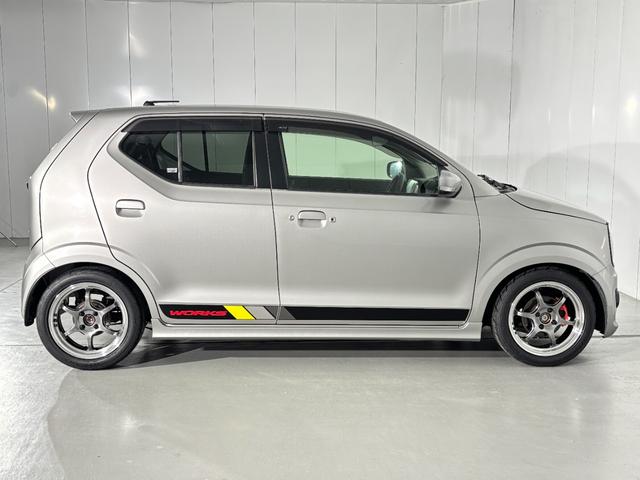 アルトワークス ベースグレード　アドバンレーシングＲＧ－Ｄ２　シバタイヤ３００　Ｒ２３　装着！　フロントグリル・リアガーニッシュマットブラックラッピング　ＲＥＣＡＲＯシート　ナビ・ドラレコ（7枚目）