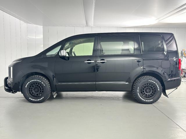 デリカＤ：５ Ｐ　ブラックアウトカスタム　フロントグリル＆クリアランスランプ＆フォグランプガーニッシュ　ＩＰＦフロントグリルマーカーアンバー色　ＧＯＱＢＵＴＯ－ＲＩＩＩ　テクスチャブラック　Ｗｅｄｓ　ＭＵＤＶＡＮＣＥ（9枚目）