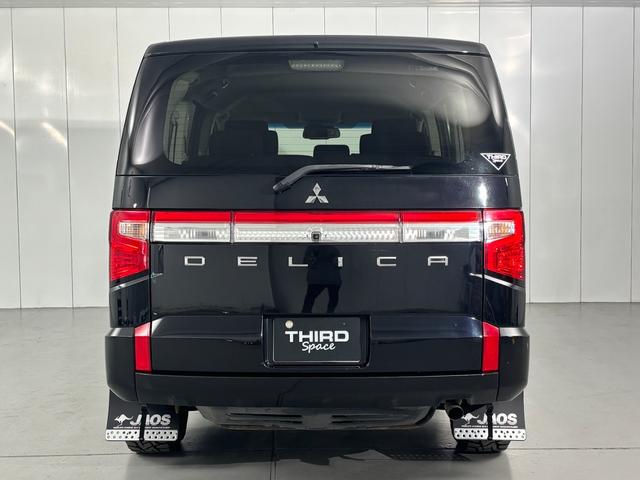 デリカＤ：５ Ｐ　ブラックアウトカスタム　フロントグリル＆クリアランスランプ＆フォグランプガーニッシュ　ＩＰＦフロントグリルマーカーアンバー色　ＧＯＱＢＵＴＯ－ＲＩＩＩ　テクスチャブラック　Ｗｅｄｓ　ＭＵＤＶＡＮＣＥ（11枚目）