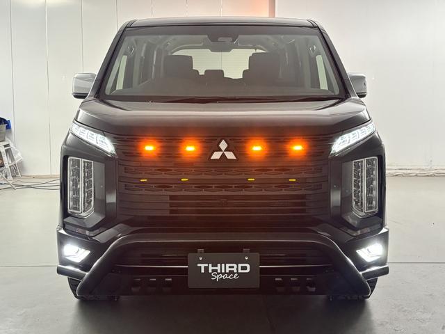 デリカＤ：５ Ｐ　ブラックアウトカスタム　フロントグリル＆クリアランスランプ＆フォグランプガーニッシュ　ＩＰＦフロントグリルマーカーアンバー色　ＧＯＱＢＵＴＯ－ＲＩＩＩ　テクスチャブラック　Ｗｅｄｓ　ＭＵＤＶＡＮＣＥ（13枚目）