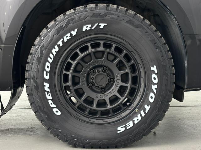 デリカＤ：５ Ｐ　ブラックアウトカスタム　フロントグリル＆クリアランスランプ＆フォグランプガーニッシュ　ＩＰＦフロントグリルマーカーアンバー色　ＧＯＱＢＵＴＯ－ＲＩＩＩ　テクスチャブラック　Ｗｅｄｓ　ＭＵＤＶＡＮＣＥ（16枚目）