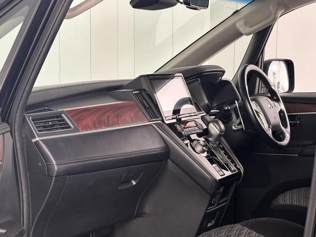 デリカＤ：５ Ｐ　ブラックアウトカスタム　フロントグリル＆クリアランスランプ＆フォグランプガーニッシュ　ＩＰＦフロントグリルマーカーアンバー色　ＧＯＱＢＵＴＯ－ＲＩＩＩ　テクスチャブラック　Ｗｅｄｓ　ＭＵＤＶＡＮＣＥ（22枚目）