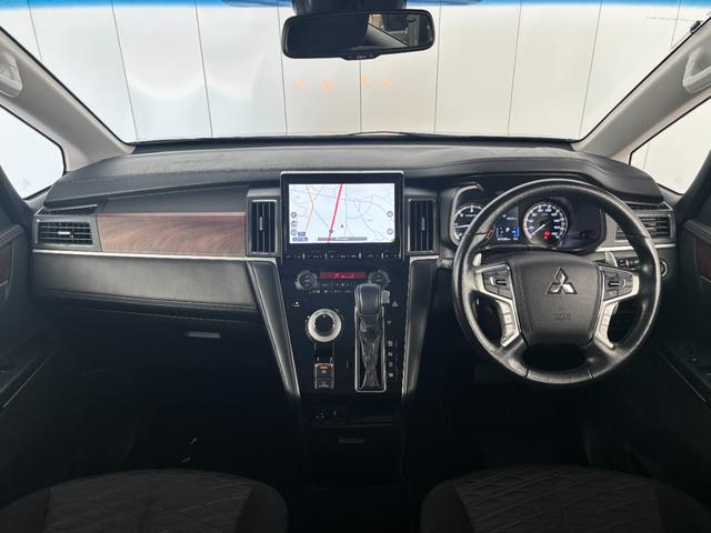 デリカＤ：５ Ｐ　ブラックアウトカスタム　フロントグリル＆クリアランスランプ＆フォグランプガーニッシュ　ＩＰＦフロントグリルマーカーアンバー色　ＧＯＱＢＵＴＯ－ＲＩＩＩ　テクスチャブラック　Ｗｅｄｓ　ＭＵＤＶＡＮＣＥ（24枚目）