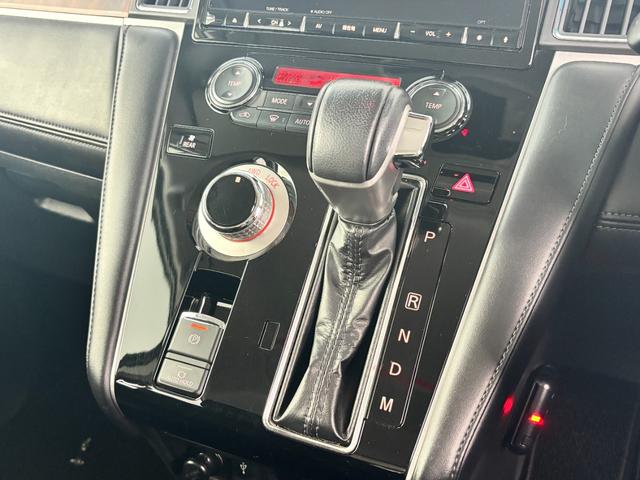 デリカＤ：５ Ｐ　ブラックアウトカスタム　フロントグリル＆クリアランスランプ＆フォグランプガーニッシュ　ＩＰＦフロントグリルマーカーアンバー色　ＧＯＱＢＵＴＯ－ＲＩＩＩ　テクスチャブラック　Ｗｅｄｓ　ＭＵＤＶＡＮＣＥ（36枚目）