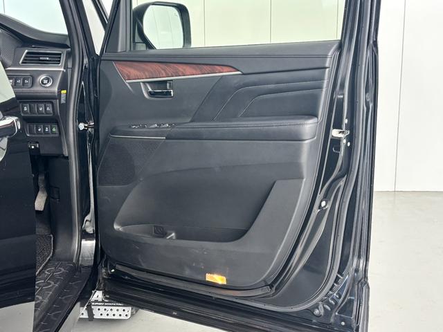 デリカＤ：５ Ｐ　ブラックアウトカスタム　フロントグリル＆クリアランスランプ＆フォグランプガーニッシュ　ＩＰＦフロントグリルマーカーアンバー色　ＧＯＱＢＵＴＯ－ＲＩＩＩ　テクスチャブラック　Ｗｅｄｓ　ＭＵＤＶＡＮＣＥ（37枚目）