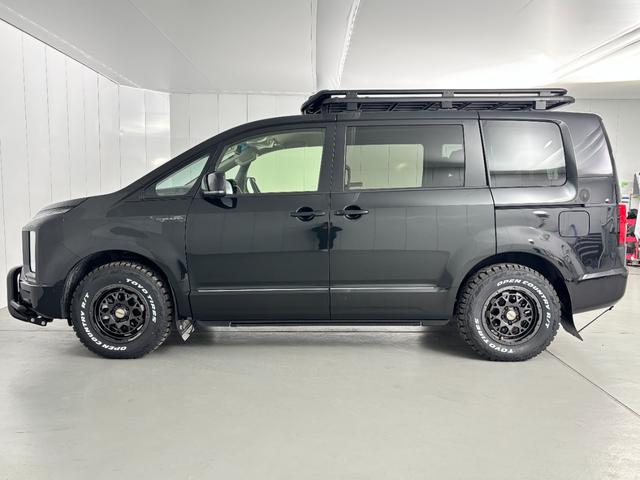 リアはコンビネーションランプとリアゲートガーニッシュにＬＥＤを採用し先進的でスタイリッシュなデザインに変更された◎