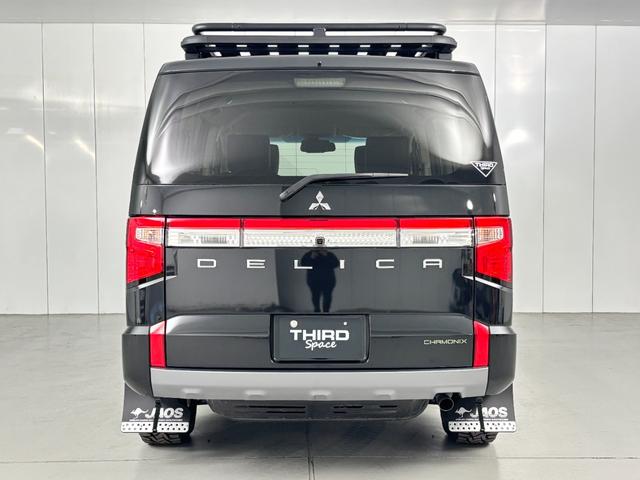 メッキ加工されたドアミラーやドアハンドルは上位グレードであるＰグレードの証！マッドテイストだけではない上品さも兼ね備えている◎