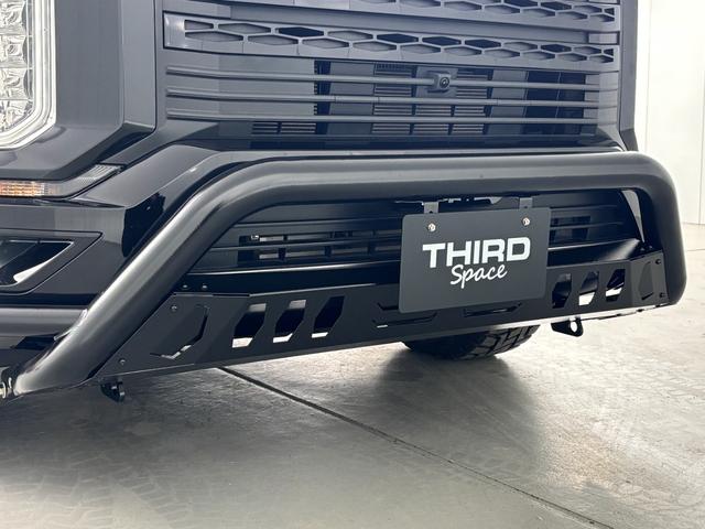 オートフラッグス製　ＧＯＫＵＢＵＴＯ−ＲＩＩＩとブラックアウトグリルでブラックに統一！ＧＯＱＢＵＴＯ本体取付け部のパイプは下面をスライスする事でアプローチアングルを稼げる設計とコダワリが光る本格派◎