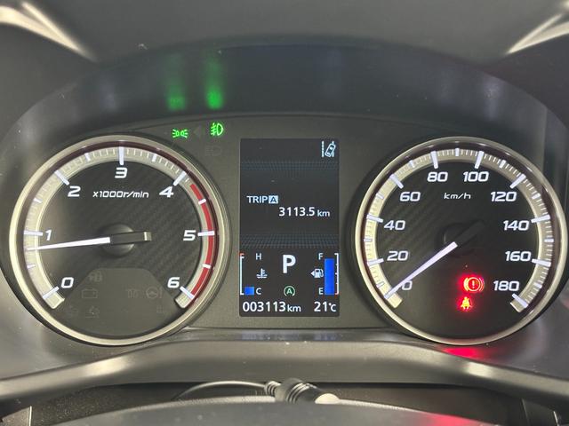 パワステは以前の油圧式から三菱初となるデュアルピニオン電動式となり軽く設定されるがリニアなフィーリングを感じさせドライビングも楽しい◎