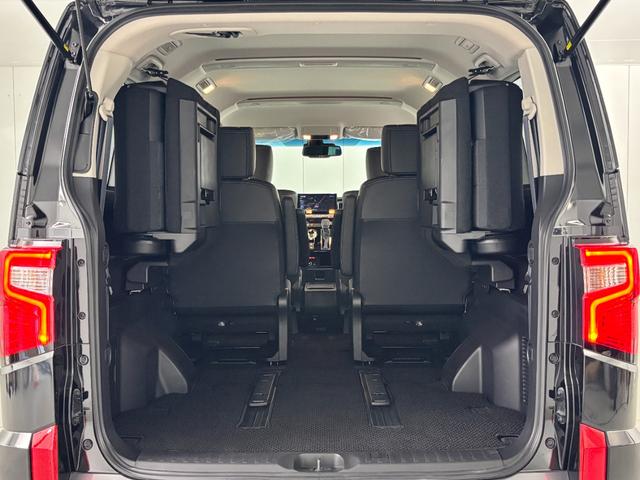 ６速ＡＴからアイシン製８速ＡＴへ変更され変速回転数を下げることにより変速ショックの緩和と燃費への貢献を実現◎パドルシフトも付きＭＴモードも設定された◎