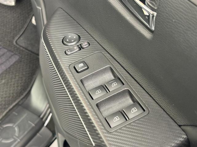 排ガス浄化システムも従来のＮＯｘ触媒からアドブルーを使用する尿素ＳＣＲへ変更となり排ガス浄化性能の向上や燃費向上に寄与している◎