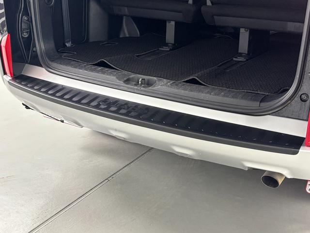 デリカD:5 P ブラックアウトカスタム フロントグリル・クリアランスガーニッシュ・フォグランプガーニッシュ シャモニーグレード用ブラックアルミホイール JAOS マッドガードIII バックドアスカッフプロテクター(16枚目)