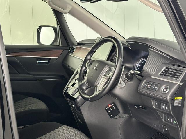 デリカD:5 P ブラックアウトカスタム フロントグリル・クリアランスガーニッシュ・フォグランプガーニッシュ シャモニーグレード用ブラックアルミホイール JAOS マッドガードIII バックドアスカッフプロテクター(19枚目)