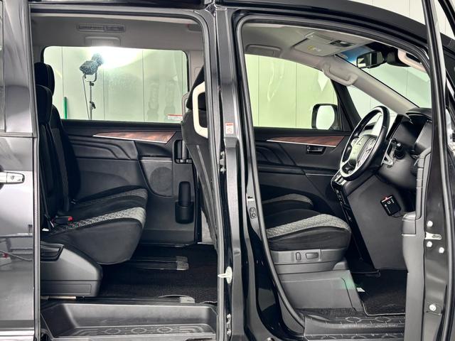 デリカD:5 P ブラックアウトカスタム フロントグリル・クリアランスガーニッシュ・フォグランプガーニッシュ シャモニーグレード用ブラックアルミホイール JAOS マッドガードIII バックドアスカッフプロテクター(26枚目)