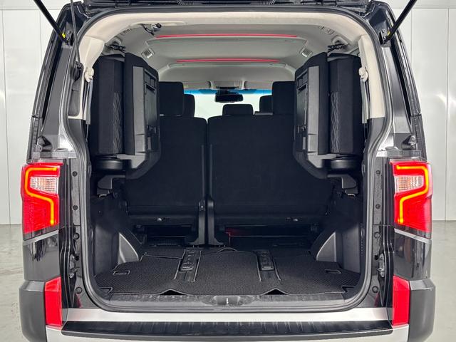 デリカD:5 P ブラックアウトカスタム フロントグリル・クリアランスガーニッシュ・フォグランプガーニッシュ シャモニーグレード用ブラックアルミホイール JAOS マッドガードIII バックドアスカッフプロテクター(28枚目)