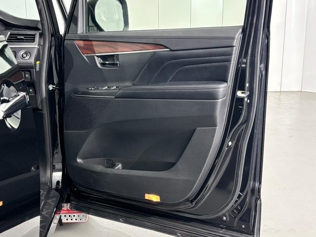 デリカD:5 P ブラックアウトカスタム フロントグリル・クリアランスガーニッシュ・フォグランプガーニッシュ シャモニーグレード用ブラックアルミホイール JAOS マッドガードIII バックドアスカッフプロテクター(29枚目)