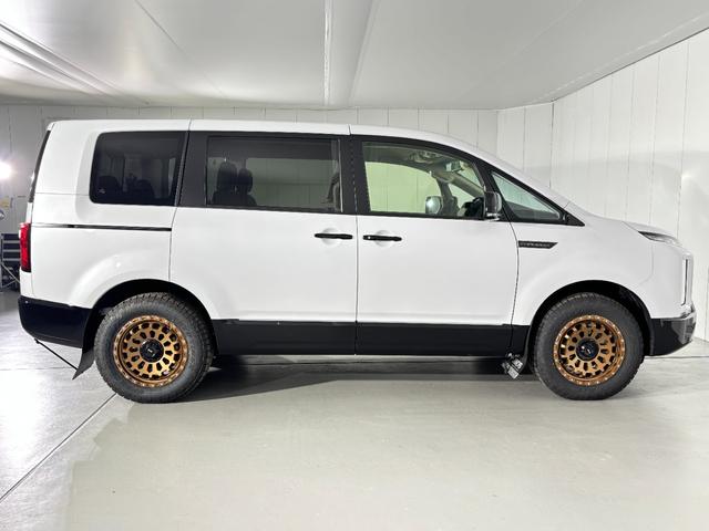 デリカＤ：５ シャモニー　シャモニーカスタム　ＡＬＰＩＮＥ　ＢＩＧ－Ｘ　１１インチ　ＩＰＦ　フロントグリルマーカーホワイト　４×４エンジニアリング　１７インチ　ＯＰＥＮ　ＣＯＵＮＴＲＹ　Ａ／ＴＩＩＩ　ＪＡＯＳ　マッドガード（14枚目）