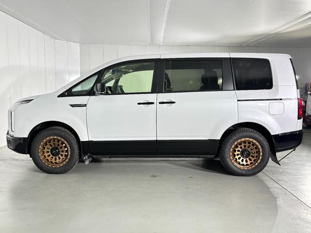 デリカＤ：５ シャモニー　シャモニーカスタム　ＡＬＰＩＮＥ　ＢＩＧ－Ｘ　１１インチ　ＩＰＦ　フロントグリルマーカーホワイト　４×４エンジニアリング　１７インチ　ＯＰＥＮ　ＣＯＵＮＴＲＹ　Ａ／ＴＩＩＩ　ＪＡＯＳ　マッドガード（18枚目）