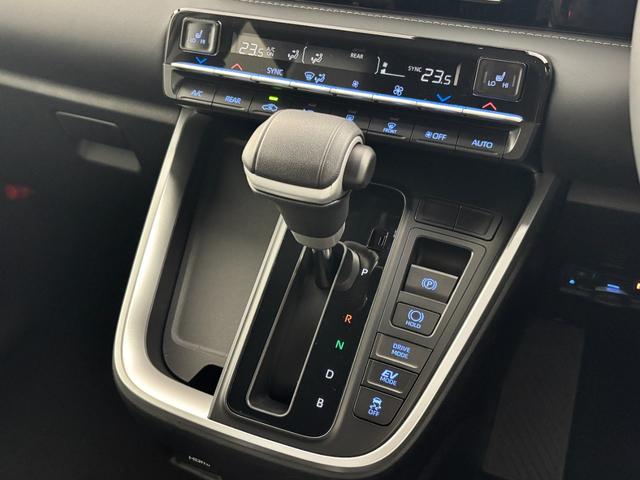 ノア ハイブリッドＳ－Ｚ　バックカメラ　ナビ　ＴＶ　クリアランスソナー　オートクルーズコントロール　レーンアシスト　衝突被害軽減システム　両側電動スライドドア　オートマチックハイビーム　ＬＥＤヘッドランプ　スマートキー（9枚目）