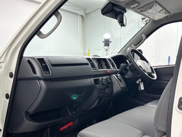ハイエースバン ロングＤＸ　ＧＬパッケージ　即納　可能！登録済み未使用車　スーパーＧＬ仕様　オプション装備　ＬＥＤヘッドランプ　パノラミックビューモニター　デジタルインナーミラー（15枚目）