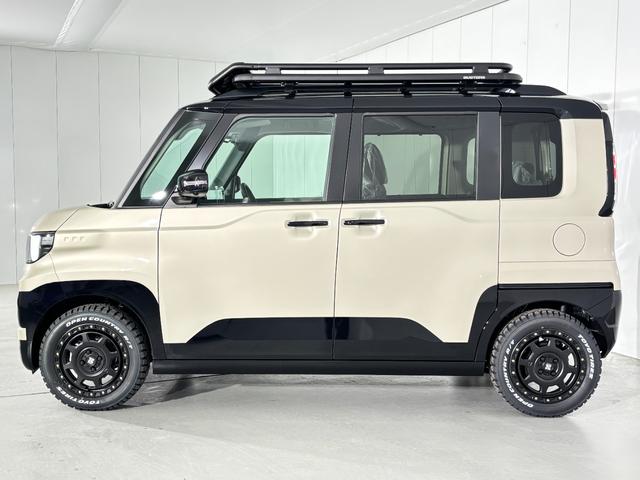 デリカミニ Ｔ　プレミアム　デリマルパッケージ　登録済み未使用車早速カスタム！　オートフラッグス　ルーフラック　ＢＵＳＴＥＲＳｍｉｎｉ装着　ＸＪ０８　１５インチアルミホイール　ＯＰＥＮ　ＣＯＵＮＴＲＹ　Ｒ／Ｔ（7枚目）