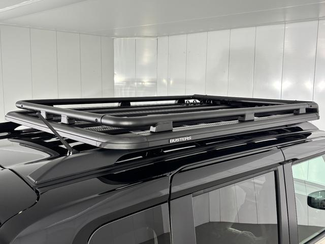 デリカミニ Ｔ　プレミアム　デリマルパッケージ　登録済み未使用車早速カスタム！　オートフラッグス　ルーフラック　ＢＵＳＴＥＲＳｍｉｎｉ装着　ＸＪ０８　１５インチアルミホイール　ＯＰＥＮ　ＣＯＵＮＴＲＹ　Ｒ／Ｔ（13枚目）