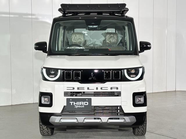 デリカミニ Ｔ　プレミアム　デリマルパッケージ　登録済み未使用車早速カスタム！　オートフラッグス　ルーフラック　ＢＵＳＴＥＲＳｍｉｎｉ装着　Ｗｅｄｓ　マッドヴァンスアドベンチャー　１５インチアルミホイール　ＯＰＥＮ　ＣＯＵＮＴＲＹ　Ｒ／Ｔ（4枚目）