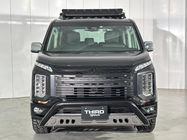 デリカＤ：５ Ｐ　純正１０．１インチナビ　フロントグリル＆リアバンパーブラックアウトカスタム　オートフラッグスＧＯＱＢＵＴＯ－ＲＩＩＩ＆ＢＵＳＴＥＲＳ２０８０ＨＤ／改　Ｗｅｄｓ　ＭＵＤＶＡＮＣＥ　１６インチＡＷ（4枚目）