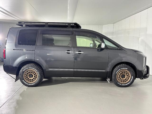 デリカＤ：５ Ｐ　純正１０．１インチナビ　フロントグリル＆リアバンパーブラックアウトカスタム　オートフラッグスＧＯＱＢＵＴＯ－ＲＩＩＩ＆ＢＵＳＴＥＲＳ２０８０ＨＤ／改　Ｗｅｄｓ　ＭＵＤＶＡＮＣＥ　１６インチＡＷ（6枚目）