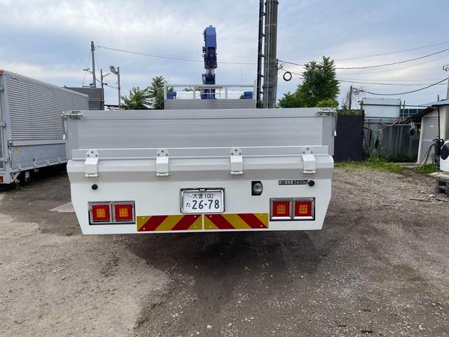 ヒノレンジャー ロング　ＴＡＤＡＮＯ４段クレーン　ラジコン付　左側リトラクタブルミラー　メッキパーツ　ＥＴＣ　最大積載量２，４００ｋｇ　床／木　６速ＭＴ　車検令和８年６月　走行距離６５，５６６ｋｍ　乗車定員３名（2枚目）