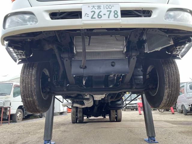 ヒノレンジャー ロング　ＴＡＤＡＮＯ４段クレーン　ラジコン付　左側リトラクタブルミラー　メッキパーツ　ＥＴＣ　最大積載量２，４００ｋｇ　床／木　６速ＭＴ　車検令和８年６月　走行距離６５，５６６ｋｍ　乗車定員３名（9枚目）